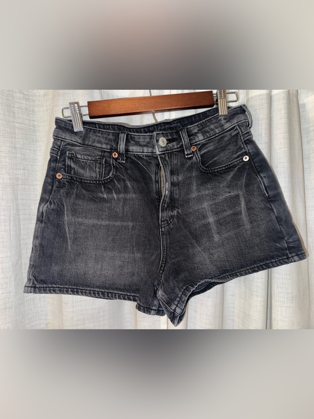 American Eagle Strigid High Rise Black Wash Denim Shorts Women’s Size 4